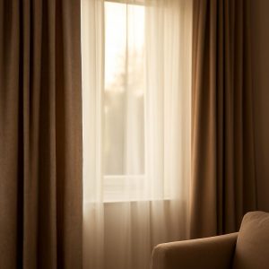 Различные типы штор в интерьере комнаты